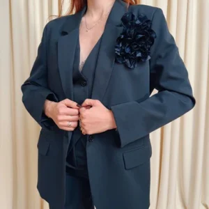 BLAZER MONOPETTO CON SPILLA A FIORE