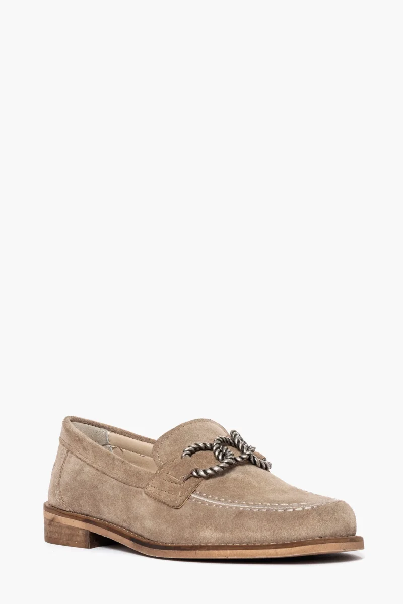 Mocassino in camoscio taupè con ricamo Monique - immagine 3