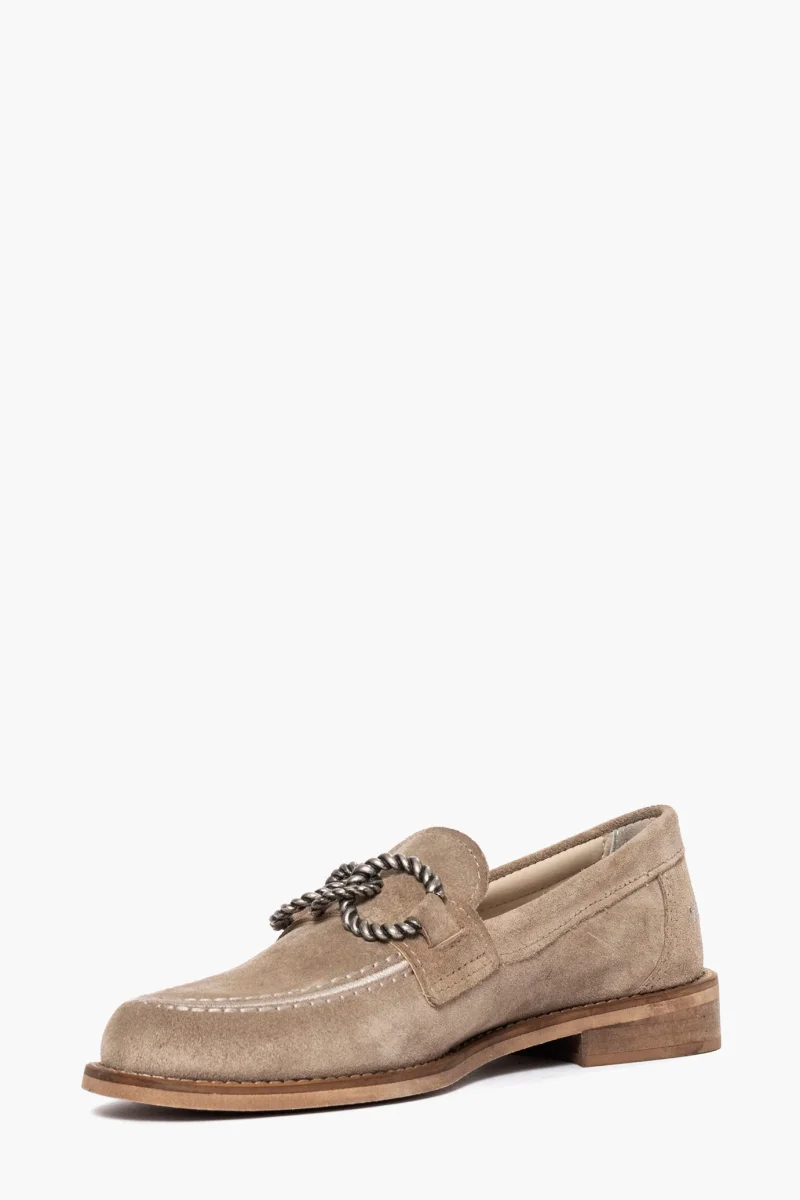 Mocassino in camoscio taupè con ricamo Monique - immagine 4