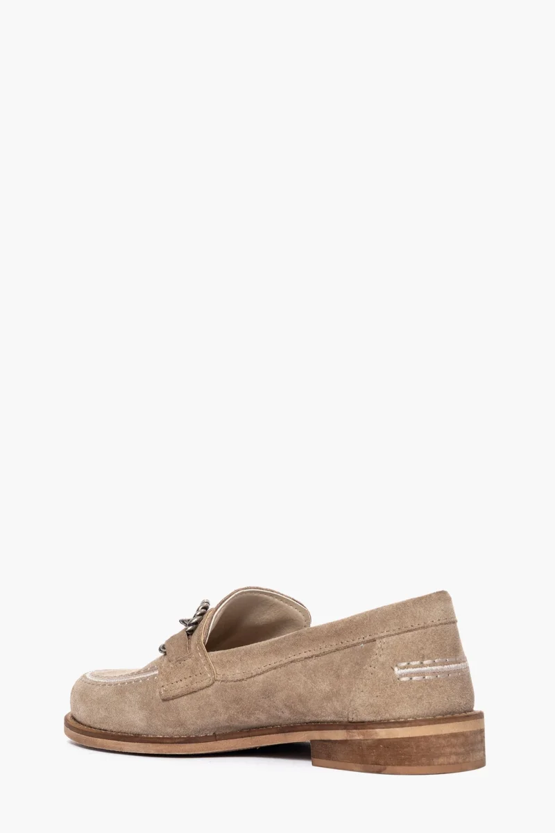 Mocassino in camoscio taupè con ricamo Monique - immagine 5